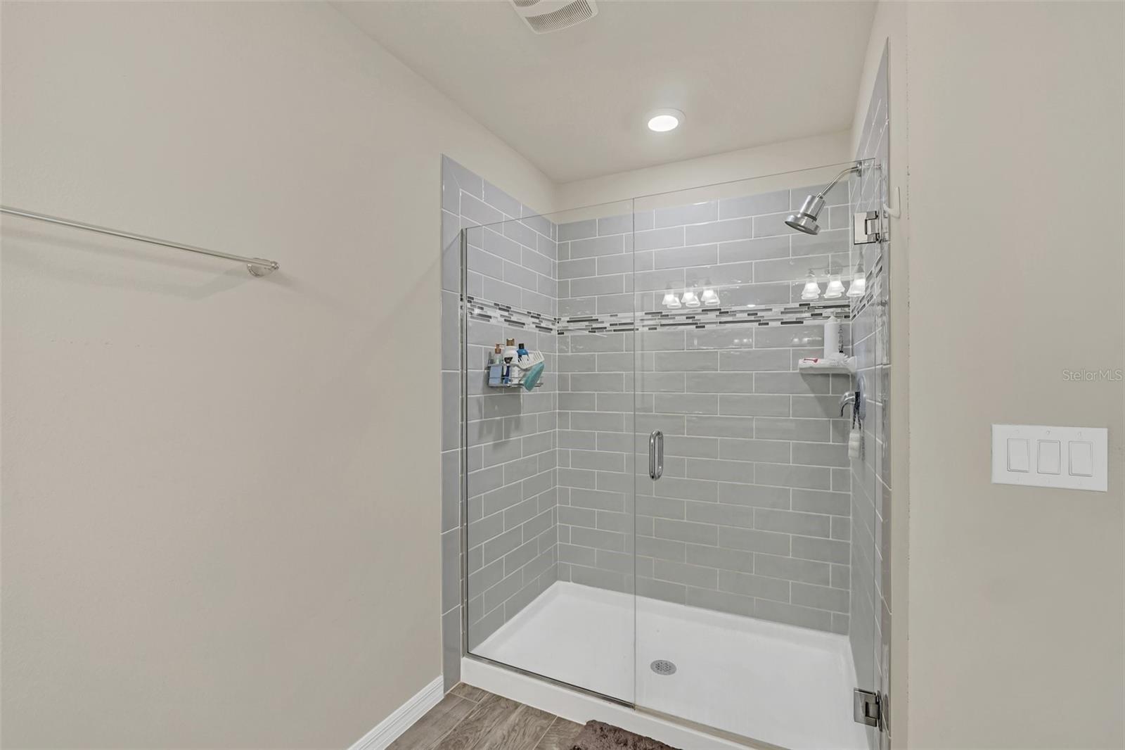 Image 18 of 31 For 3780 Plainview Drive