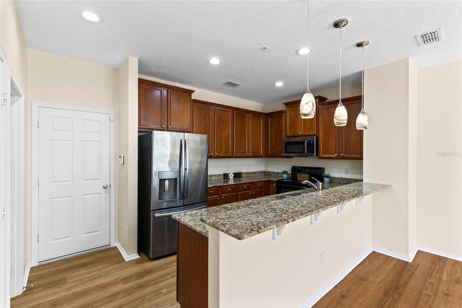 Image 10 of 39 For 220 Maplebrook Drive