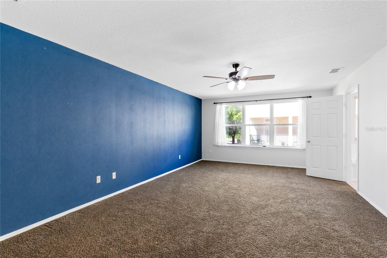 Image 15 of 39 For 220 Maplebrook Drive