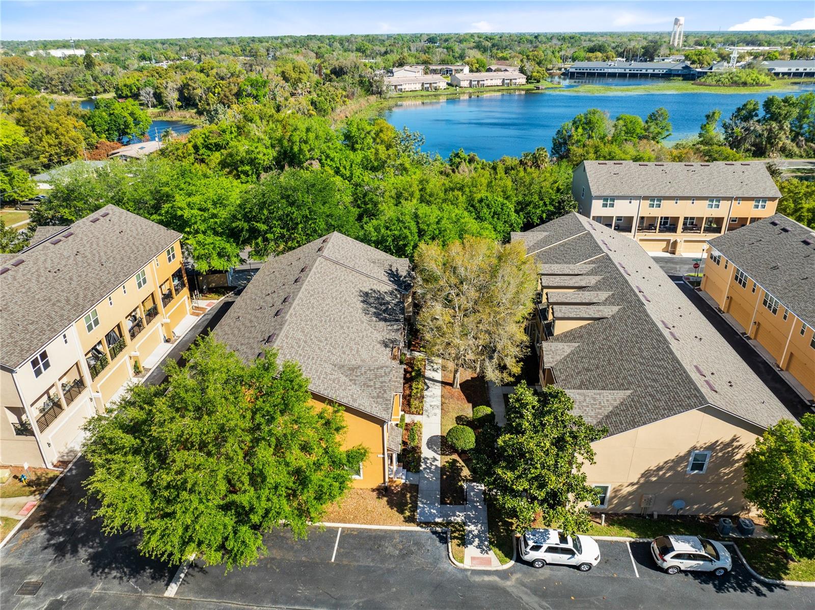 Image 24 of 39 For 220 Maplebrook Drive