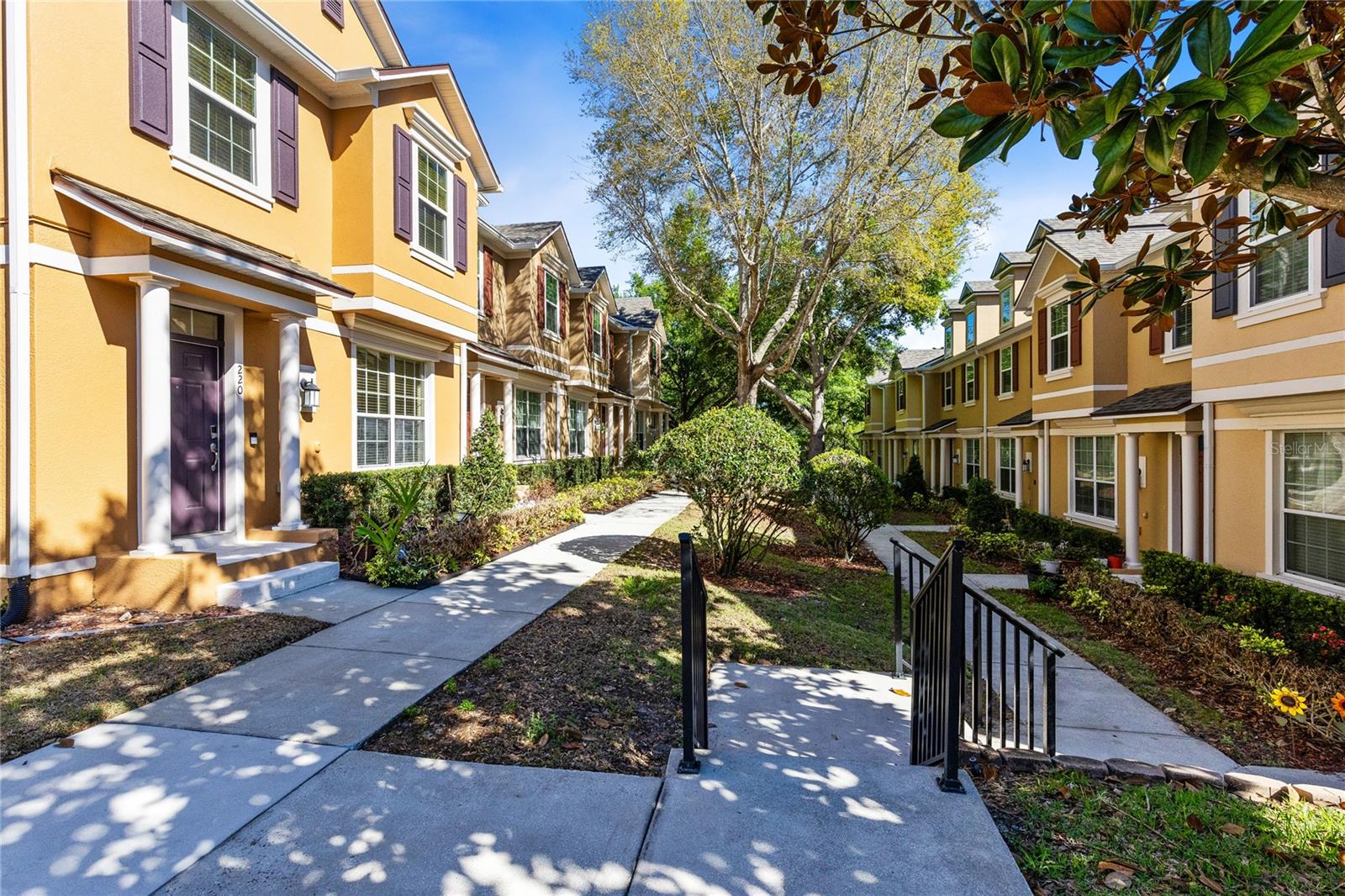 Image 3 of 39 For 220 Maplebrook Drive