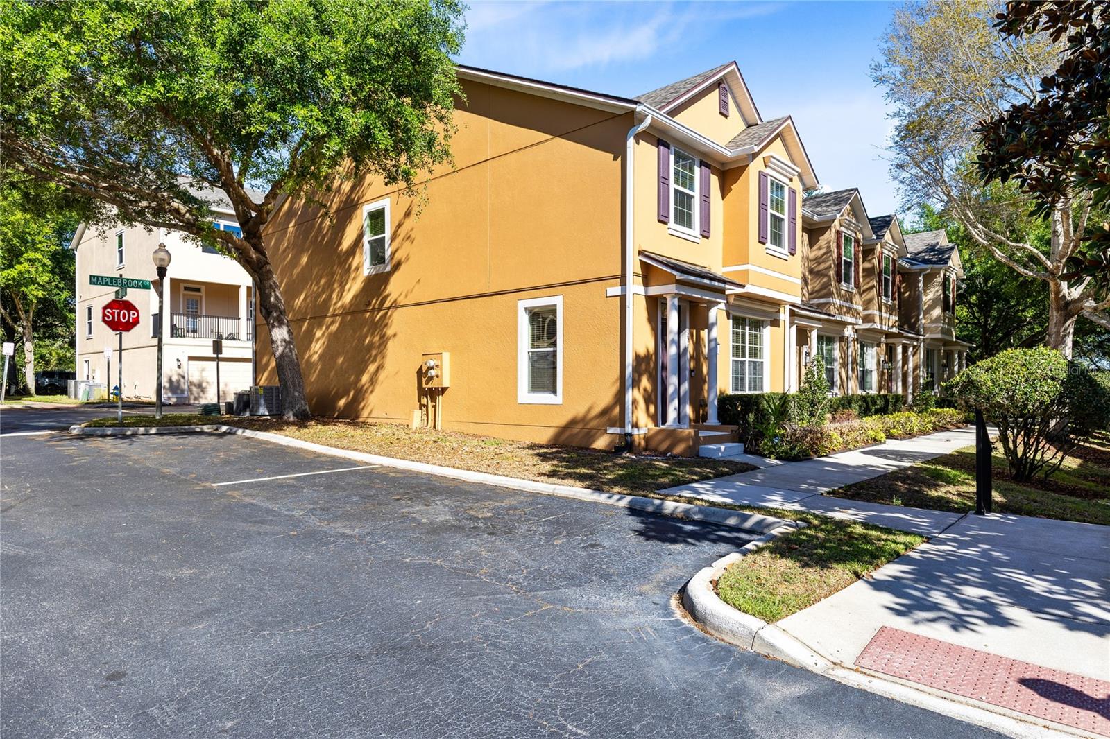 Image 37 of 39 For 220 Maplebrook Drive