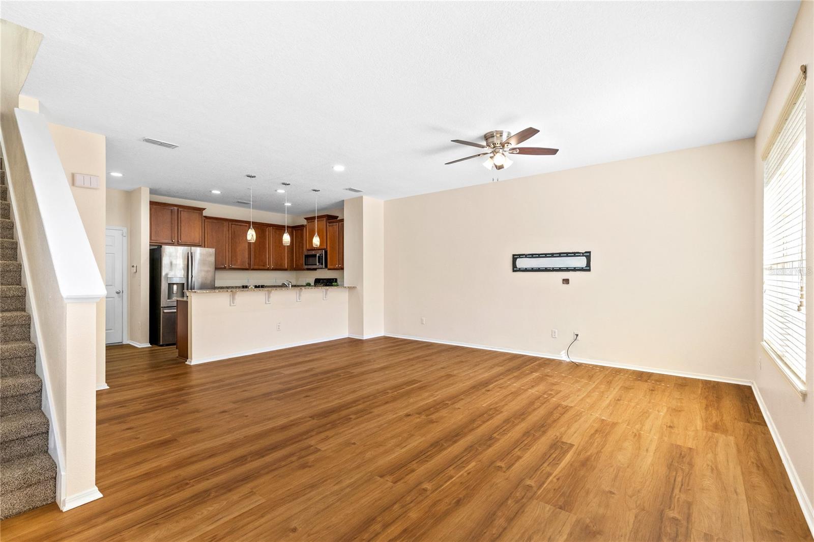 Image 6 of 39 For 220 Maplebrook Drive