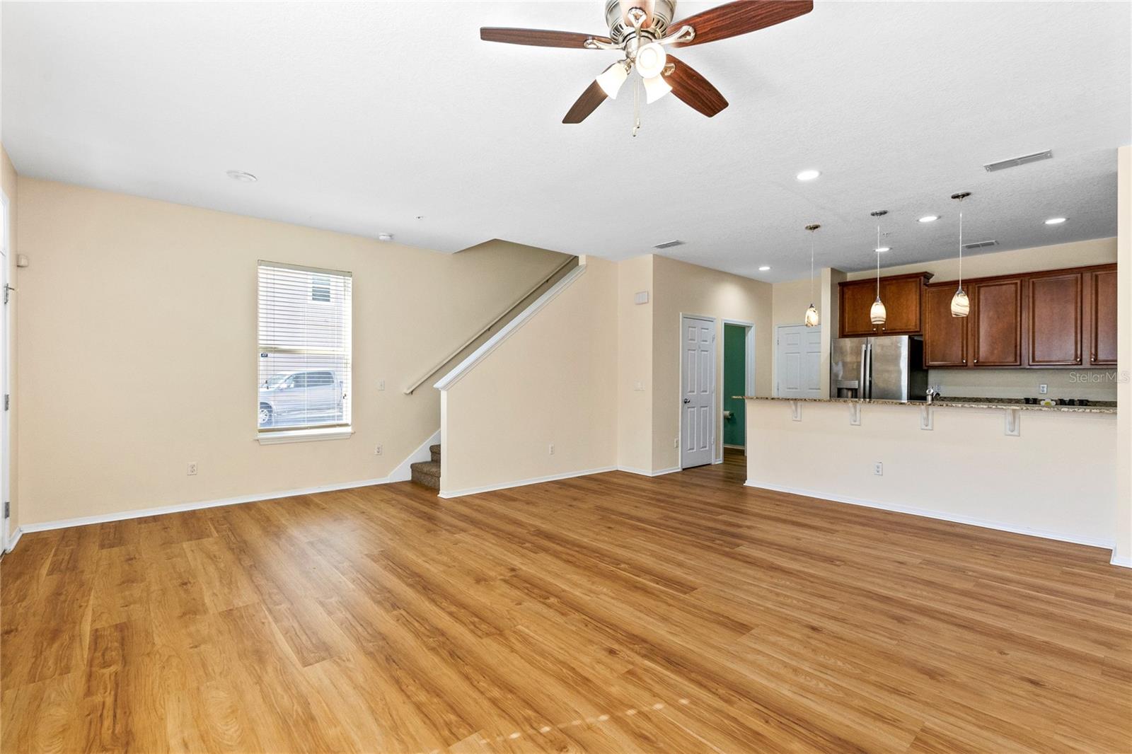 Image 7 of 39 For 220 Maplebrook Drive