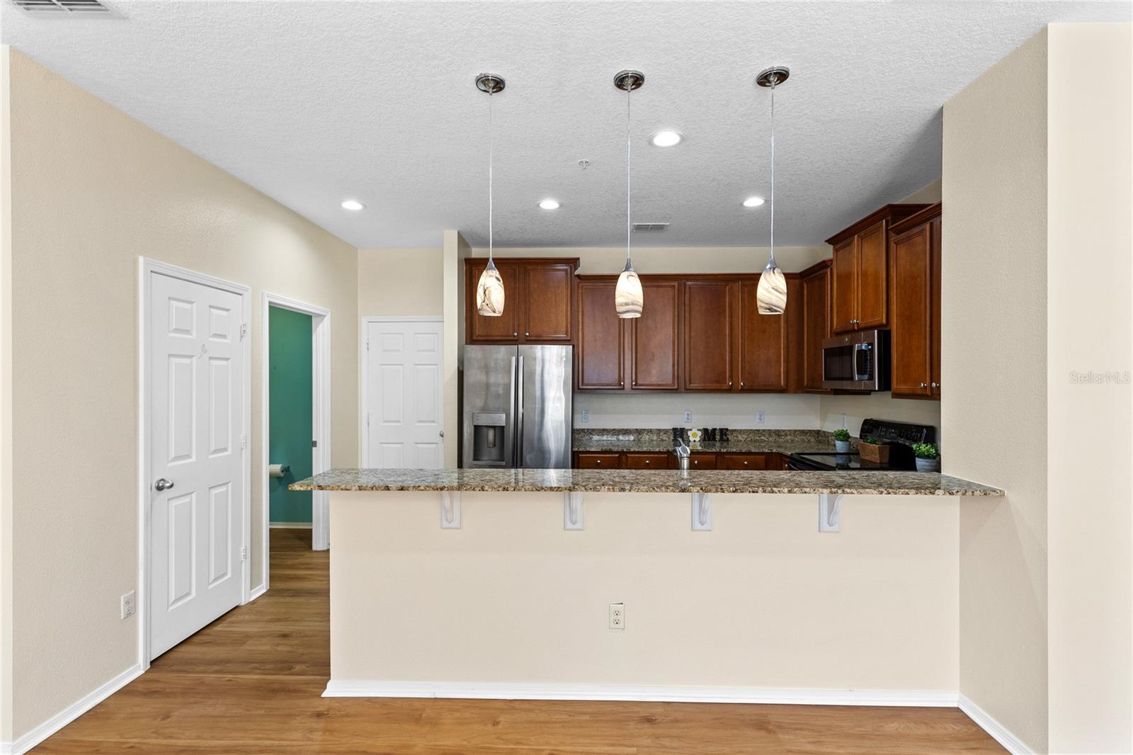 Image 9 of 39 For 220 Maplebrook Drive