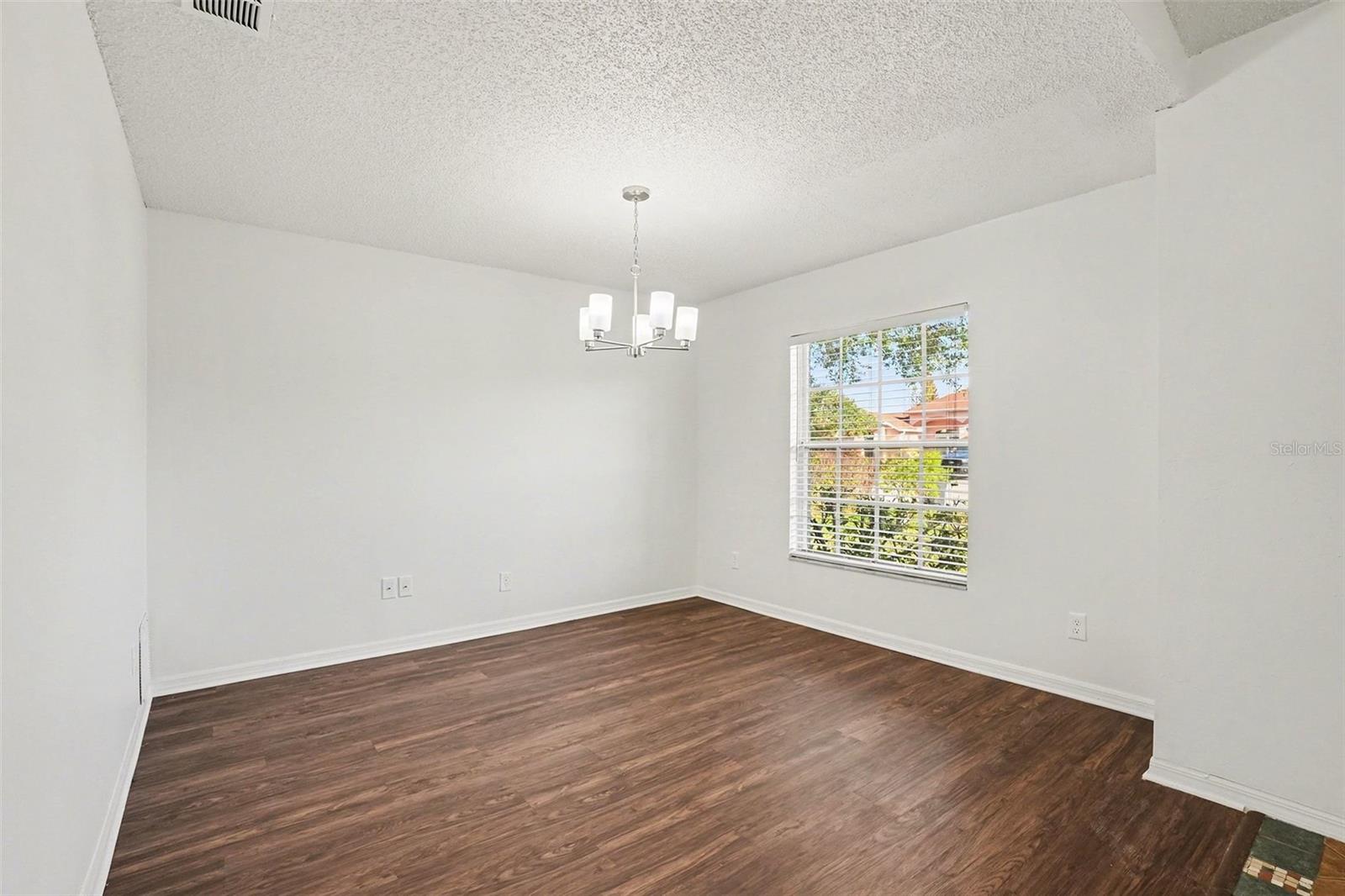 Image 4 of 25 For 1211 Walnut Grove Way