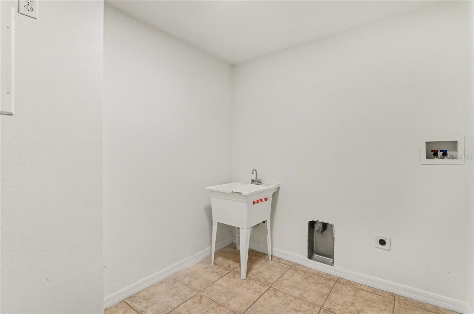 Image 23 of 26 For 2395 Key Avenue