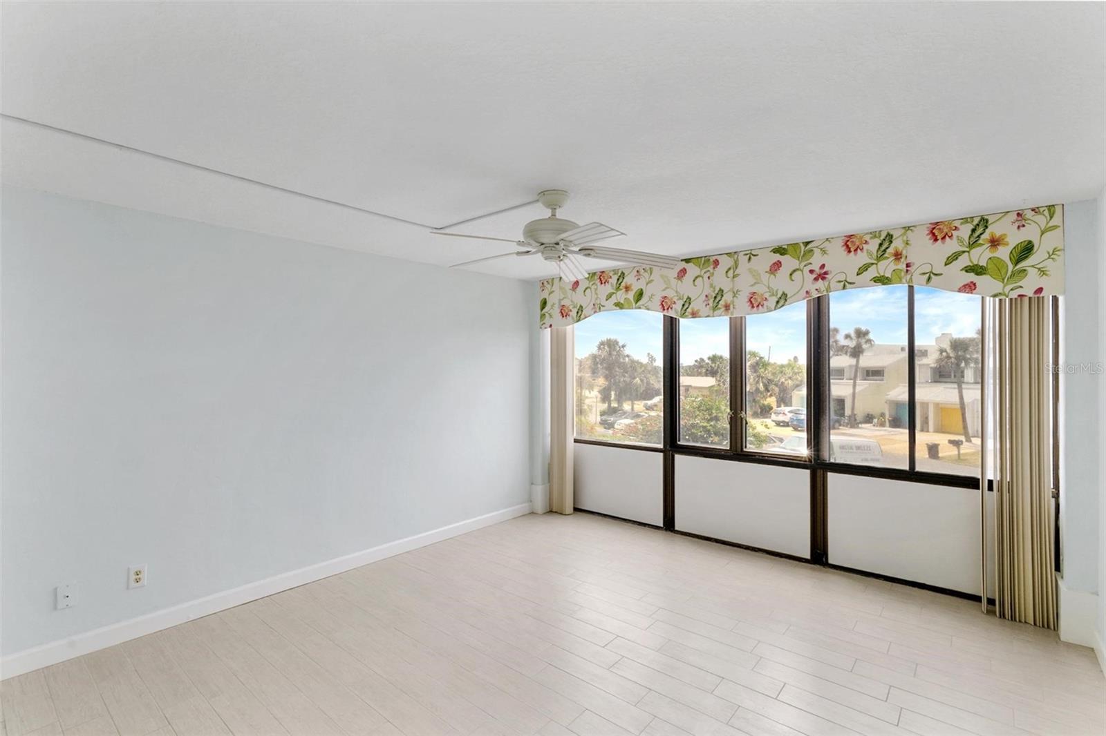 Image 23 of 69 For 3580 Ocean Shore Boulevard 102