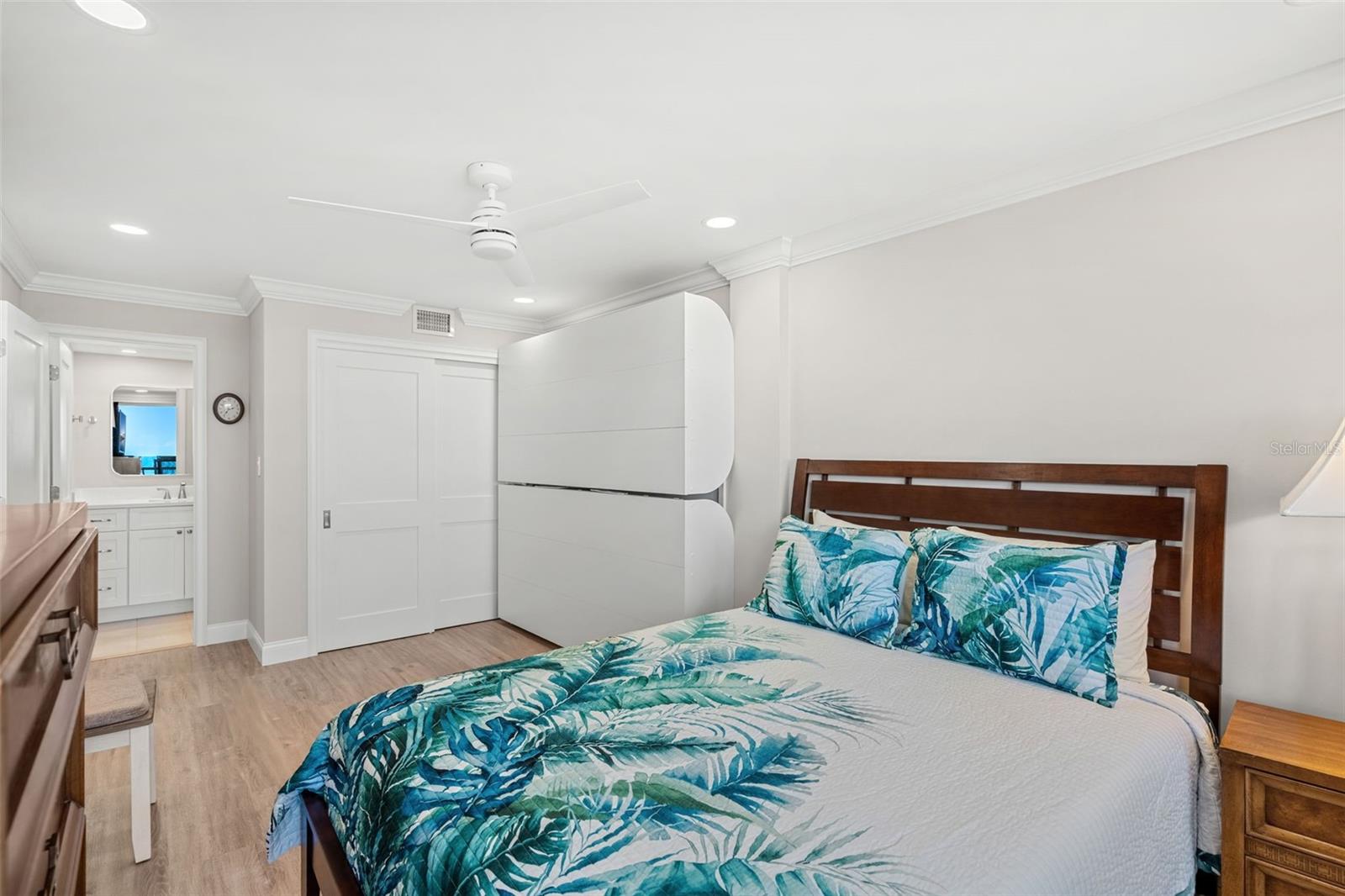 Image 22 of 41 For 2100 Atlantic Avenue 502