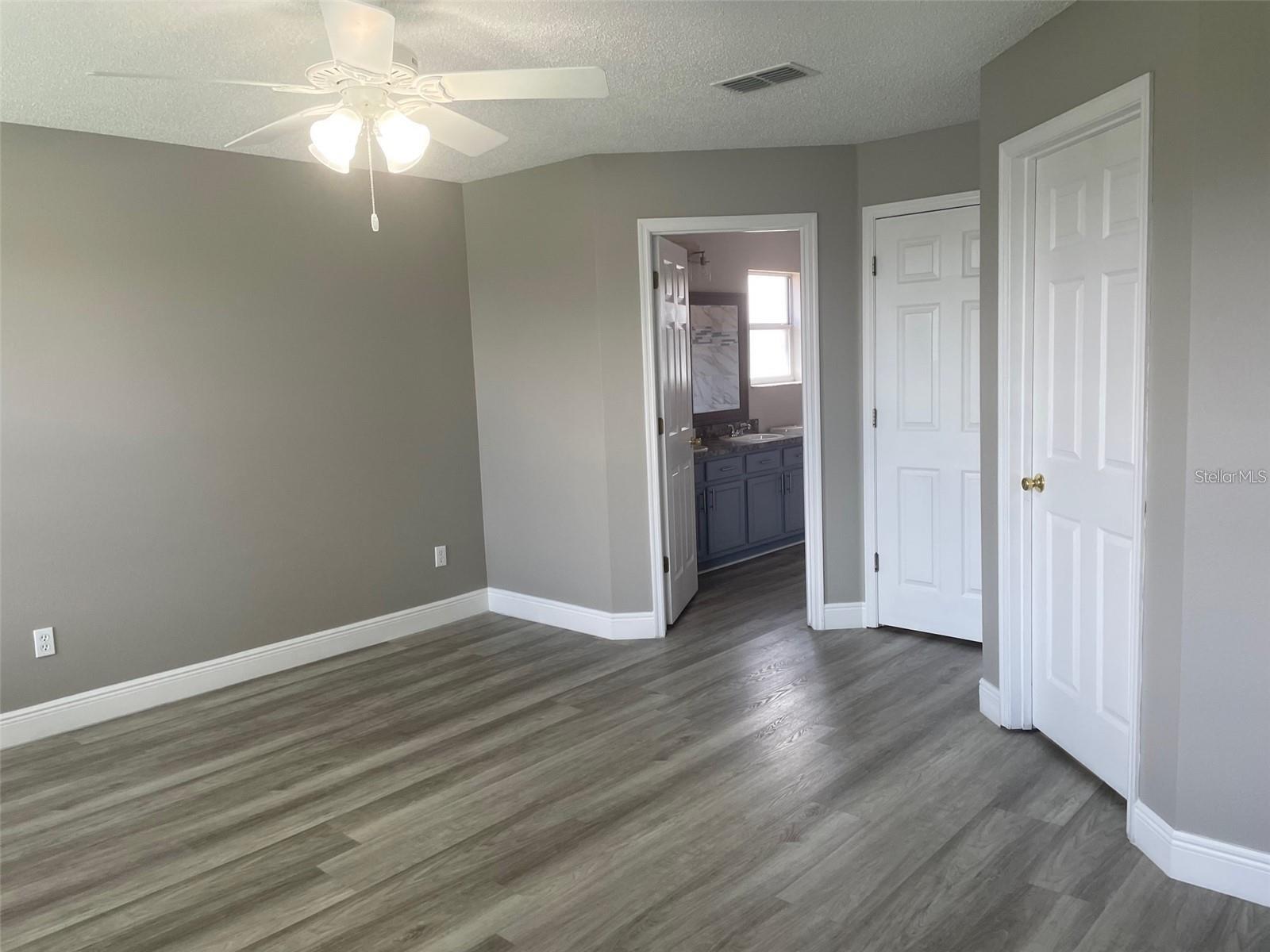 Image 11 of 28 For 207 Southbridge Circle