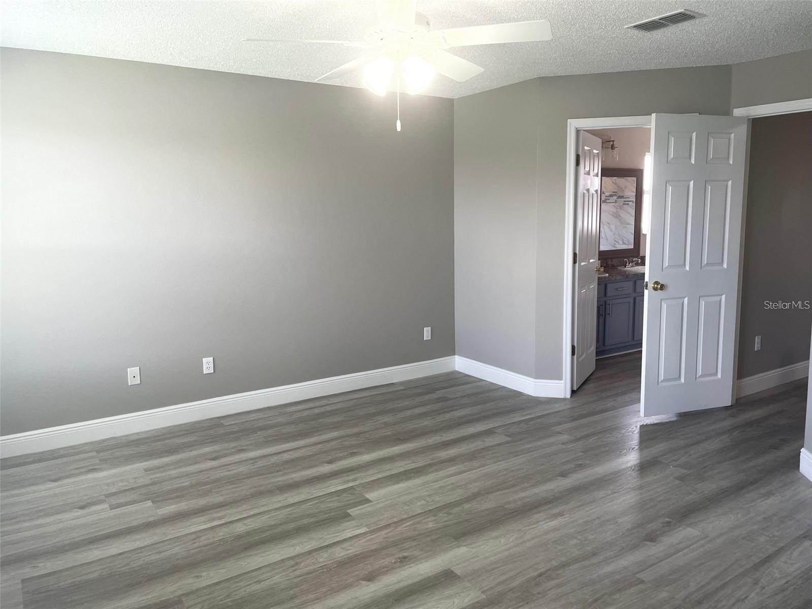 Image 13 of 28 For 207 Southbridge Circle