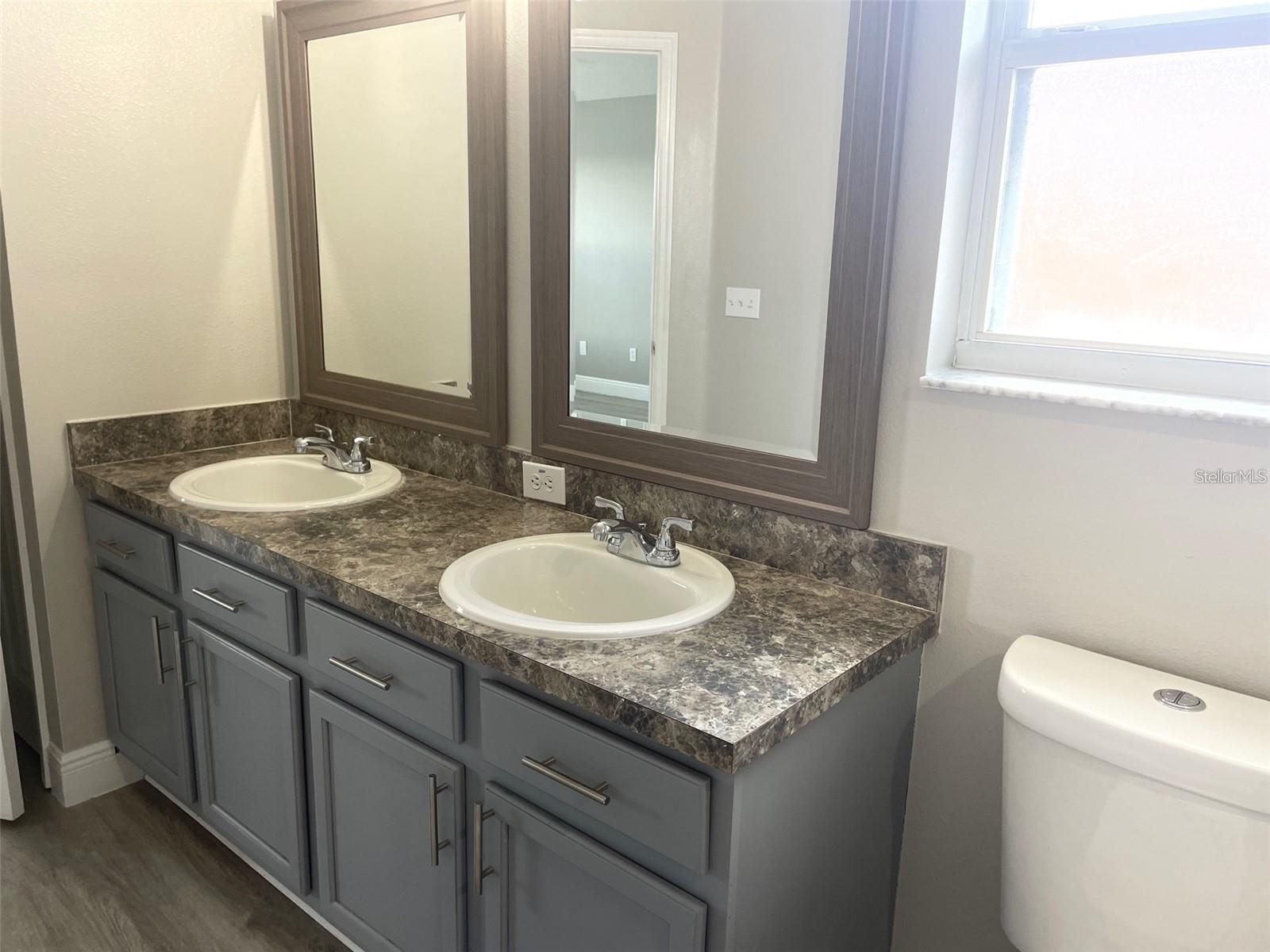 Image 16 of 28 For 207 Southbridge Circle