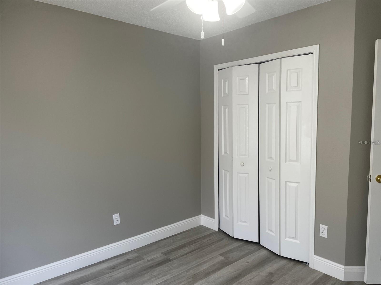 Image 18 of 28 For 207 Southbridge Circle