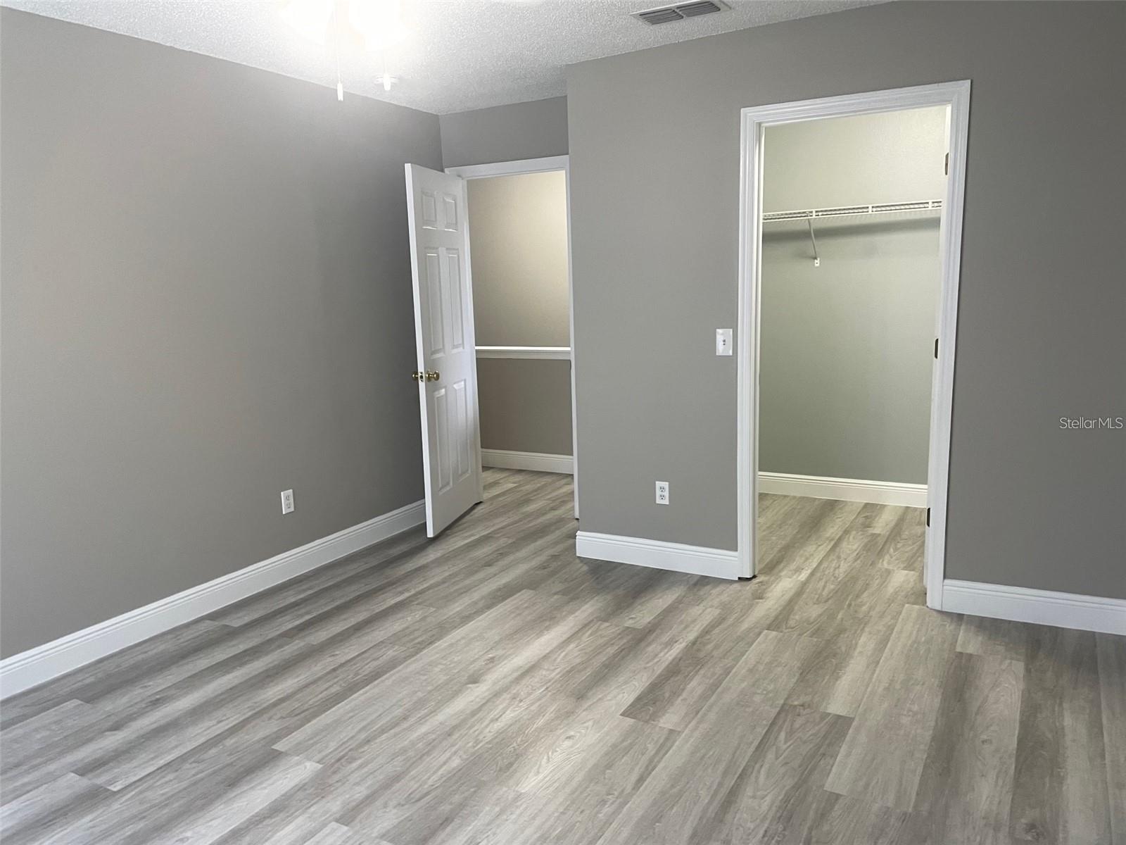 Image 20 of 28 For 207 Southbridge Circle