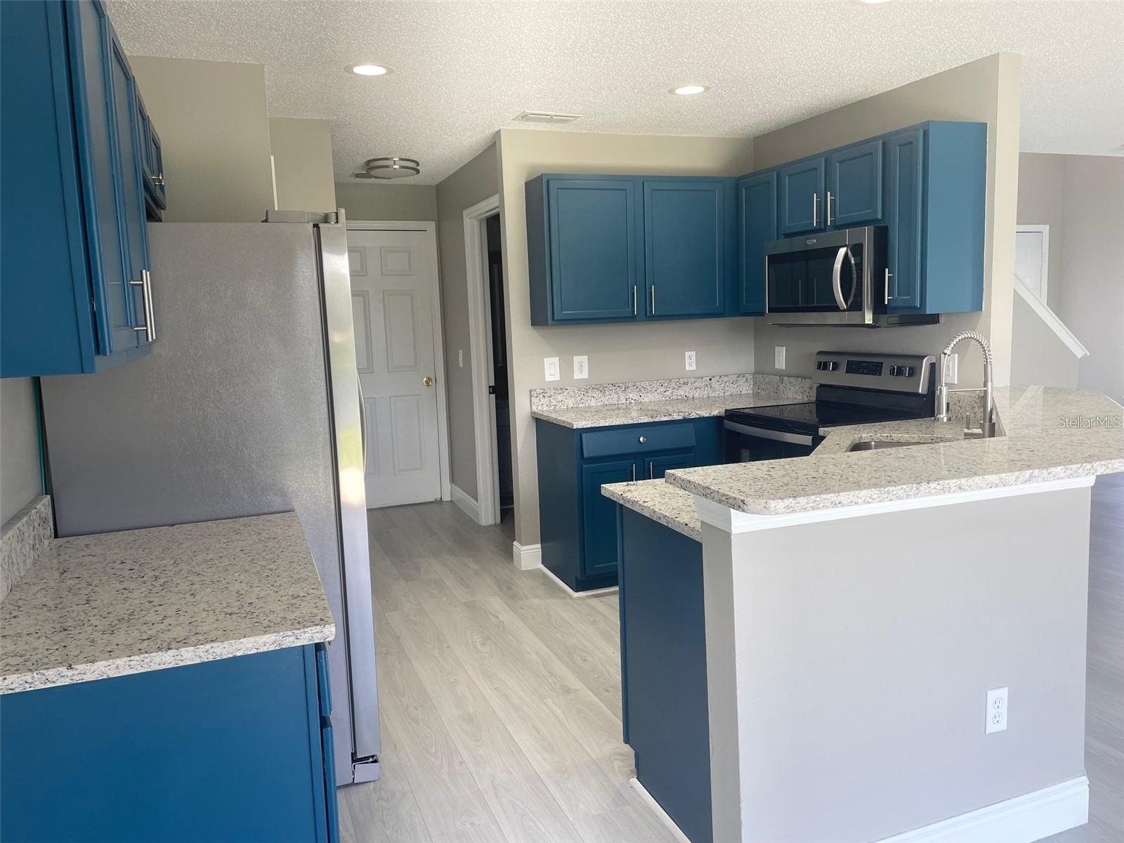 Image 3 of 28 For 207 Southbridge Circle