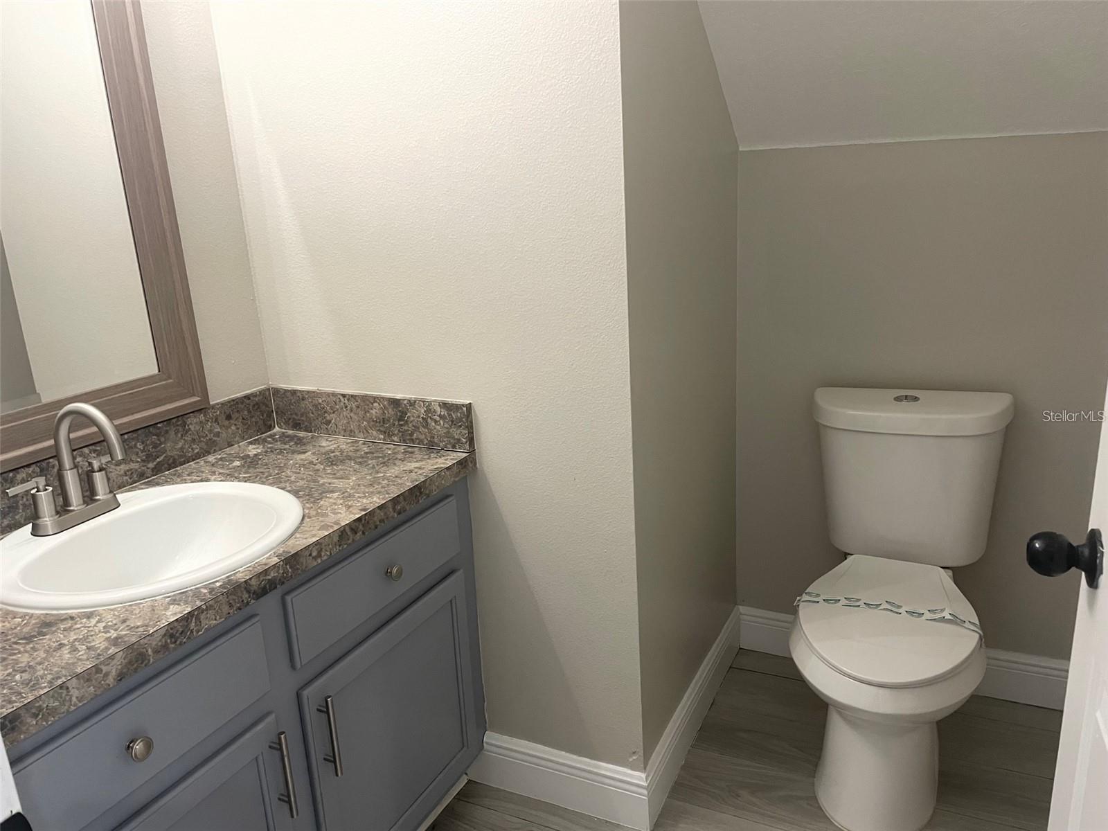 Image 8 of 28 For 207 Southbridge Circle