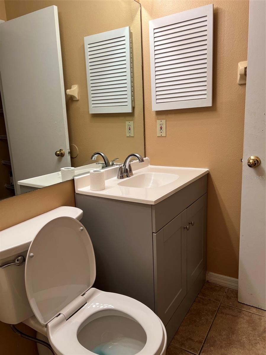 Image 16 of 24 For 526 Palace Drive