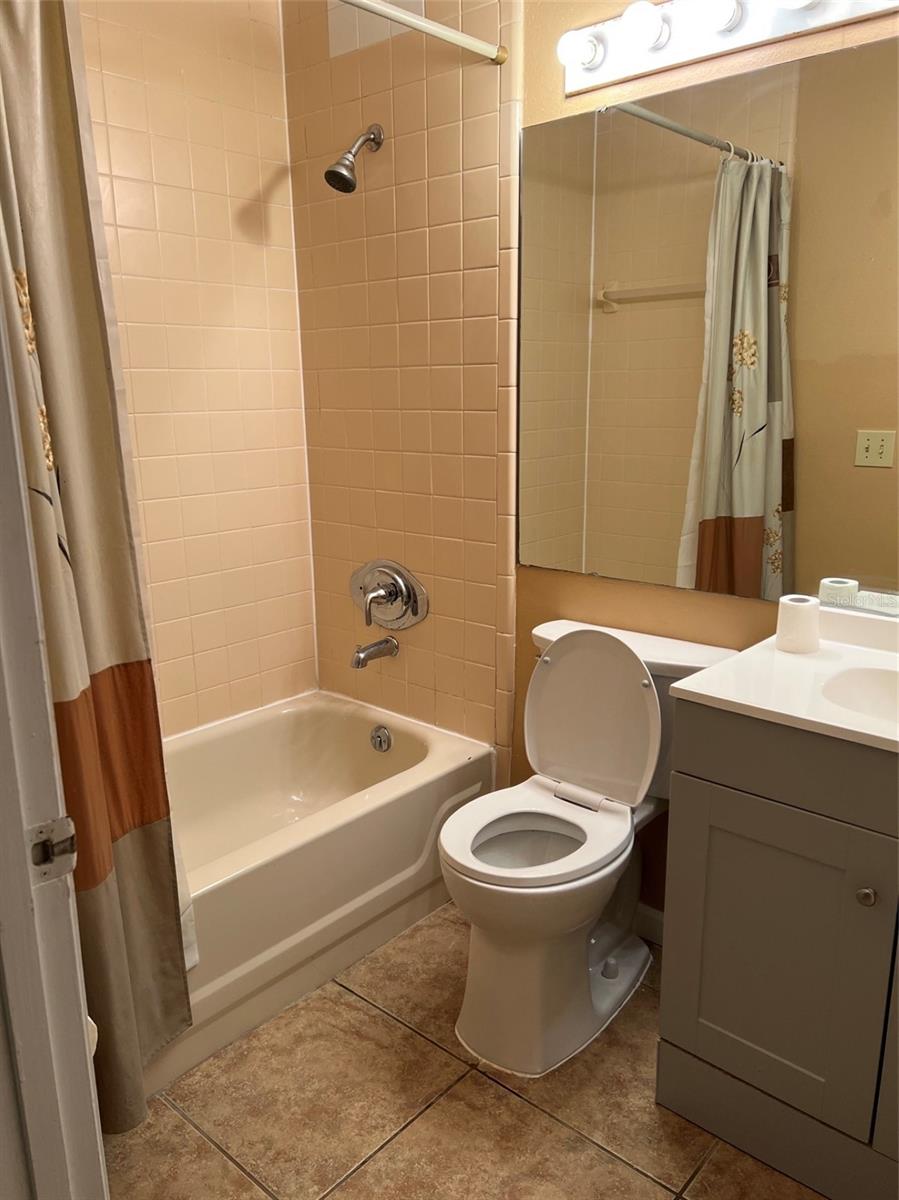 Image 17 of 24 For 526 Palace Drive