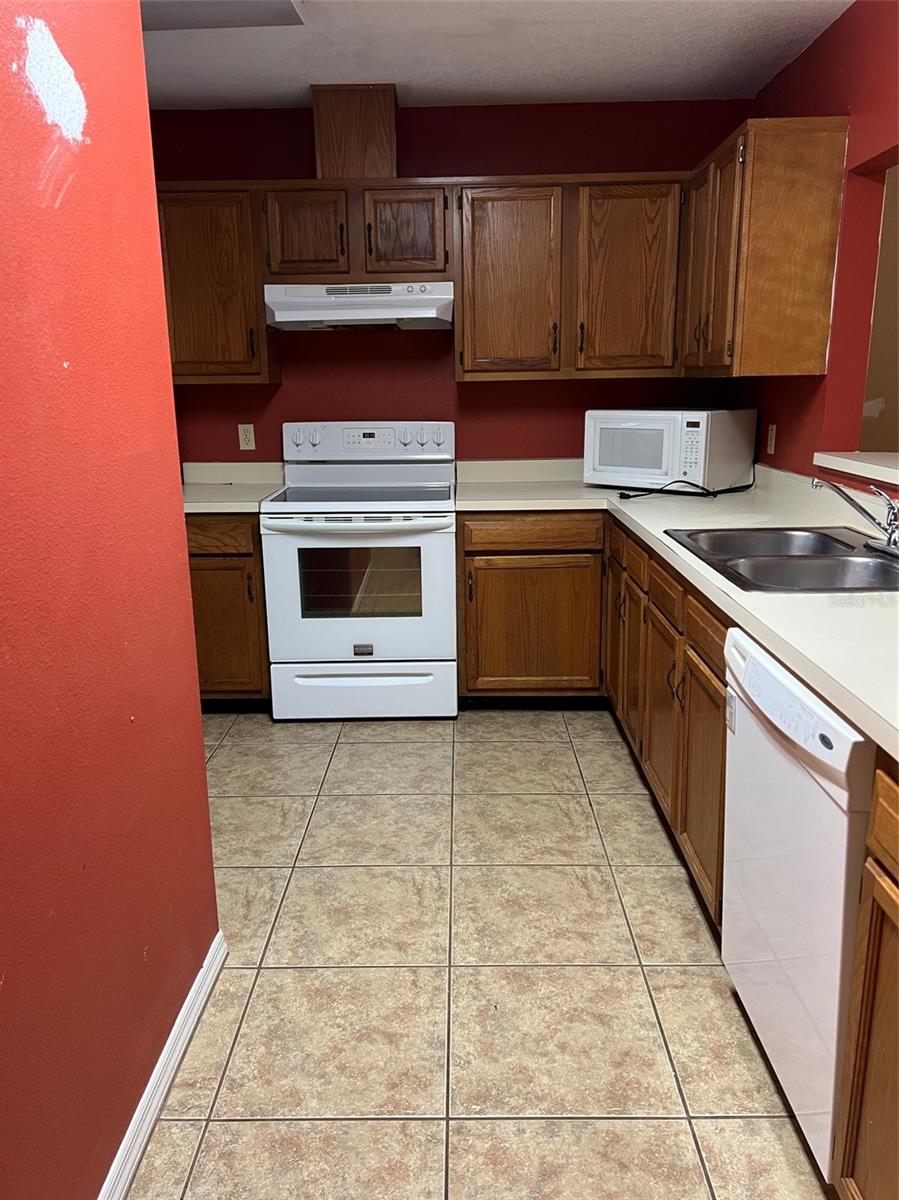 Image 5 of 24 For 526 Palace Drive