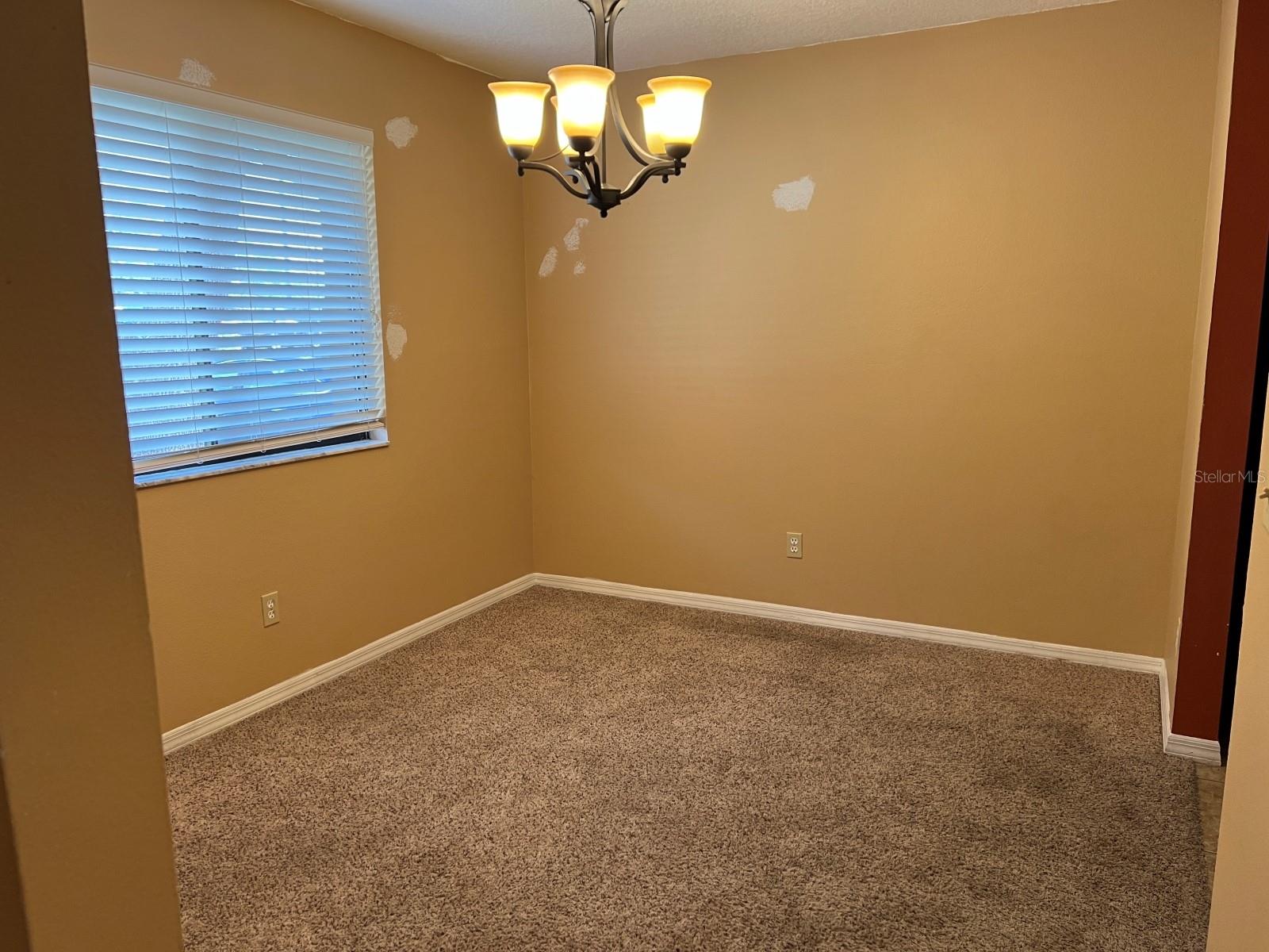 Image 8 of 24 For 526 Palace Drive