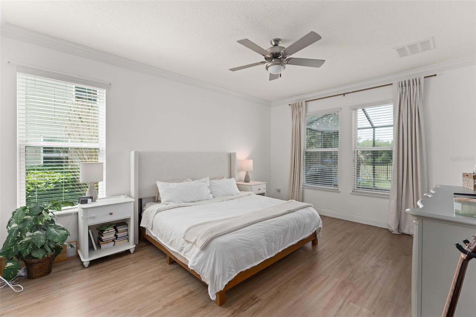 Image 23 of 56 For 635 Neptune Drive