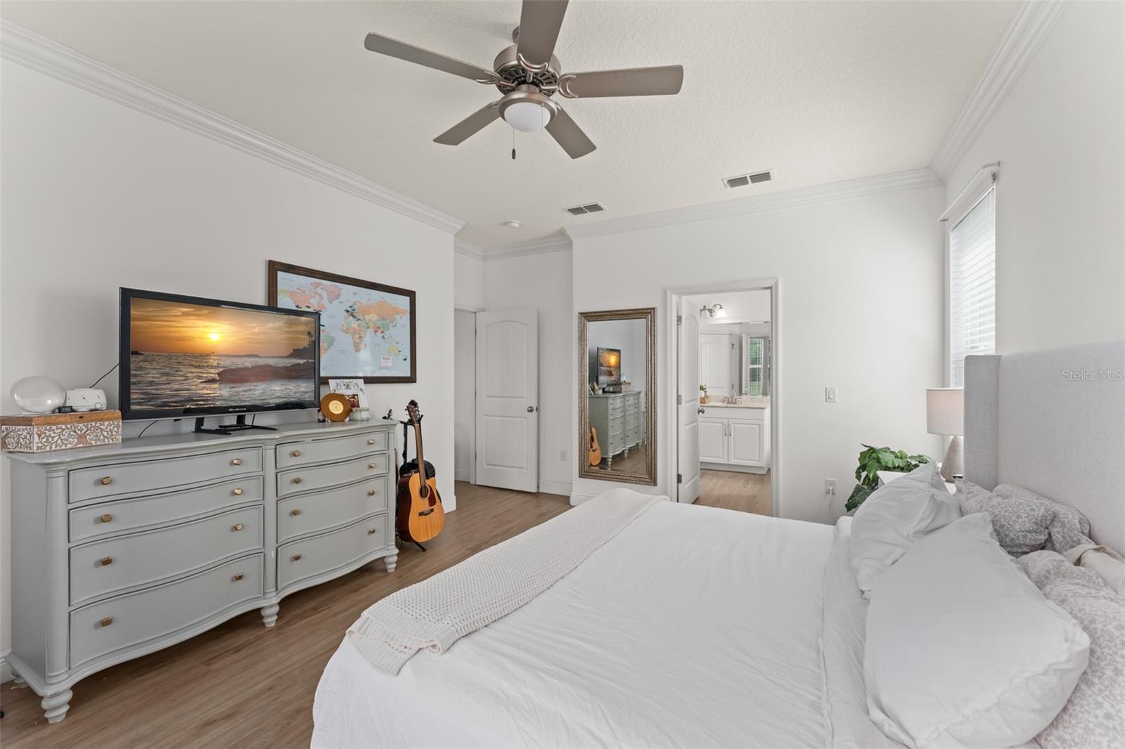 Image 25 of 56 For 635 Neptune Drive