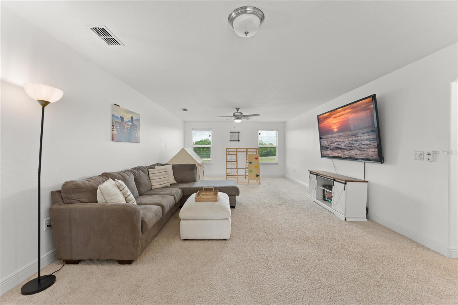 Image 32 of 56 For 635 Neptune Drive