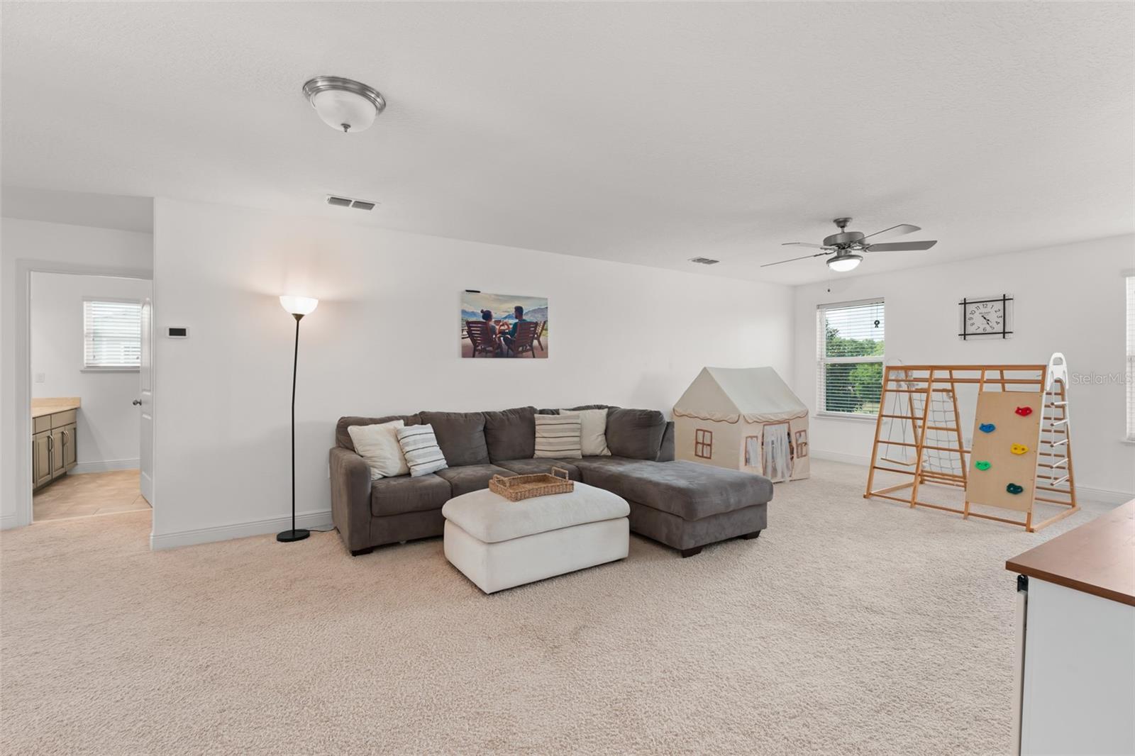 Image 33 of 56 For 635 Neptune Drive