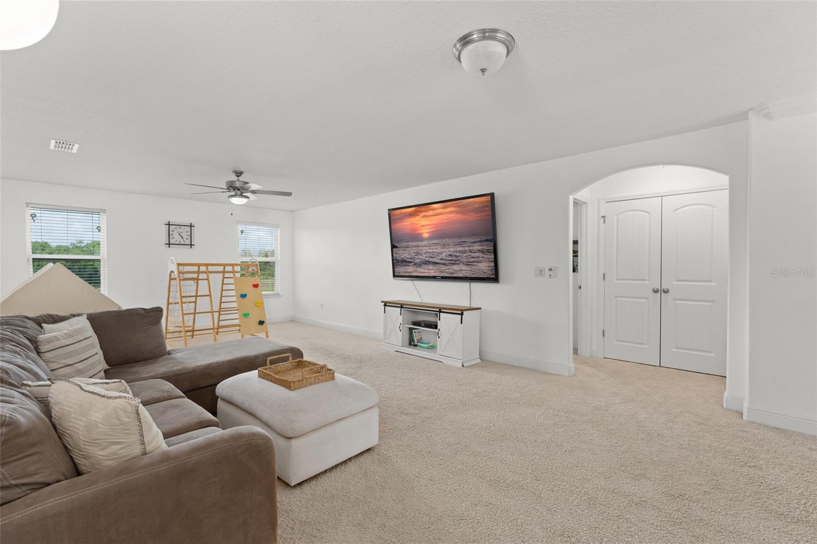 Image 34 of 56 For 635 Neptune Drive