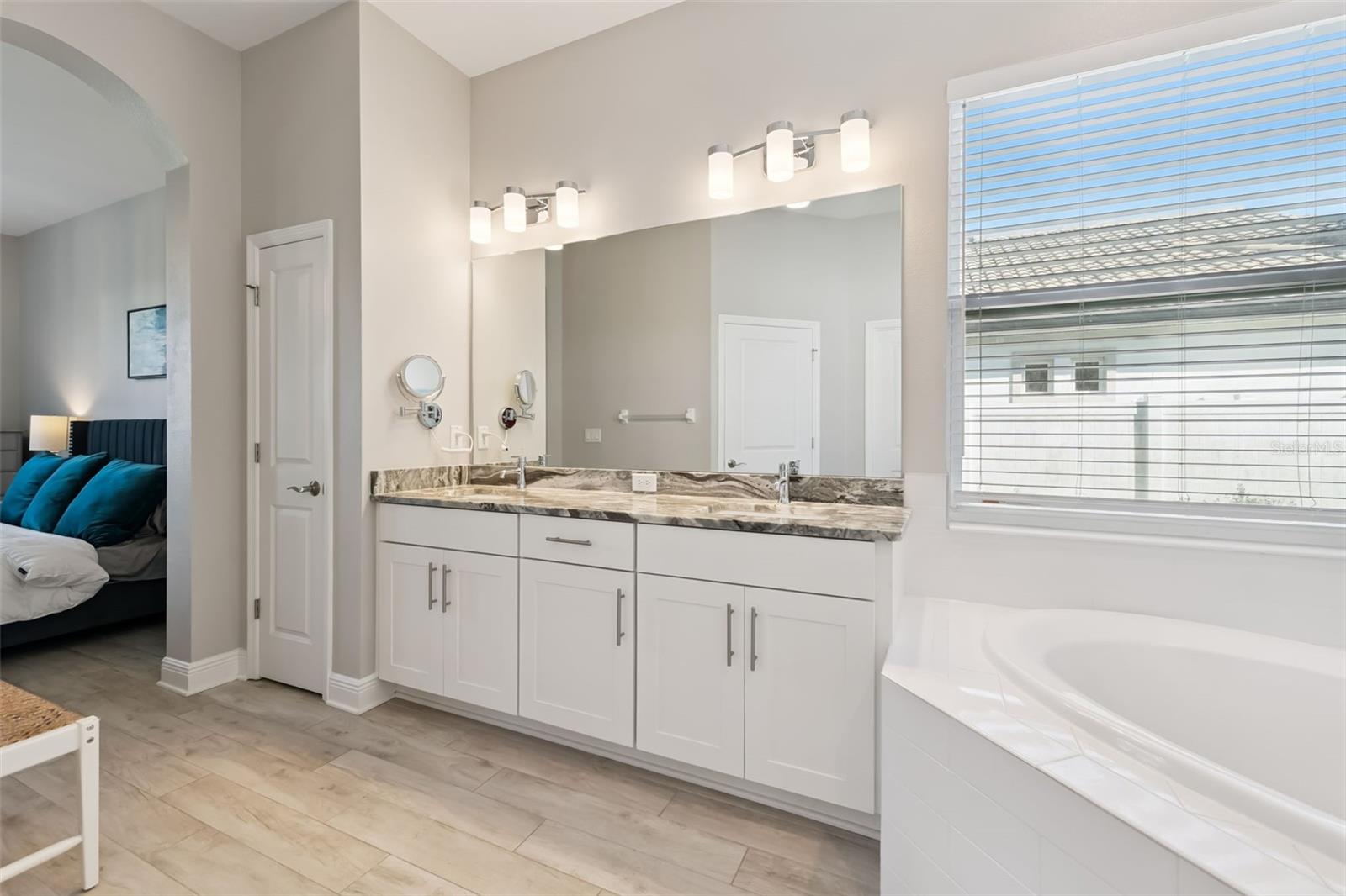 Image 18 of 30 For 7256 Heather Sound Loop