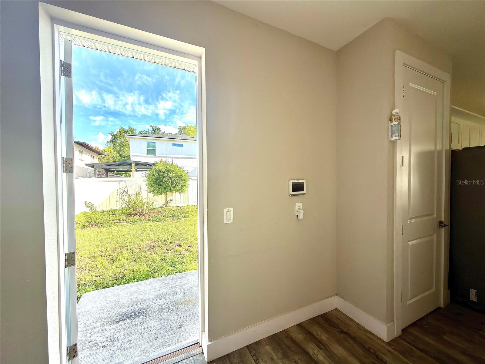 Image 10 of 26 For 909 Randall Street