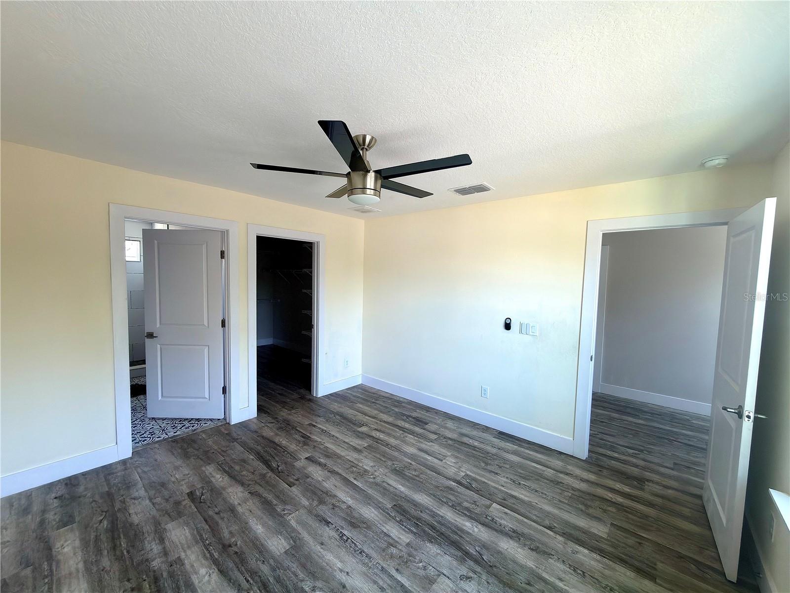 Image 13 of 26 For 909 Randall Street