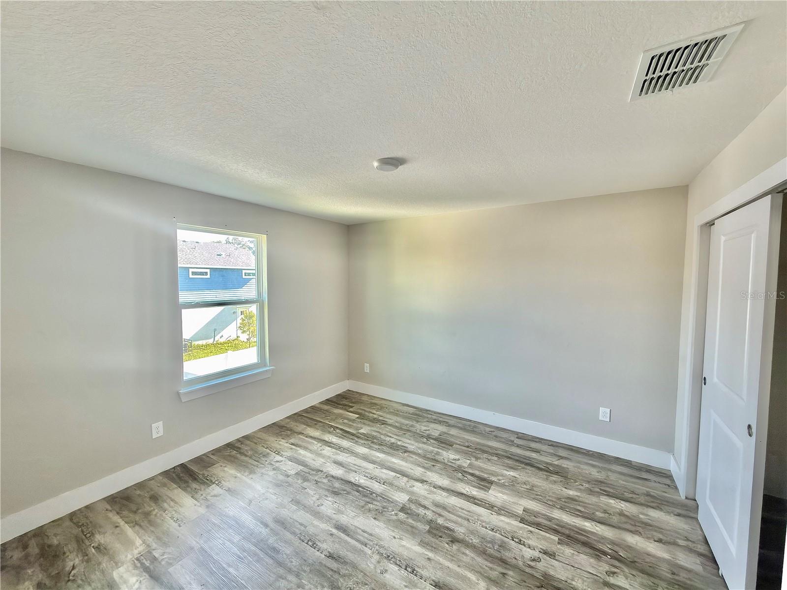 Image 14 of 26 For 909 Randall Street