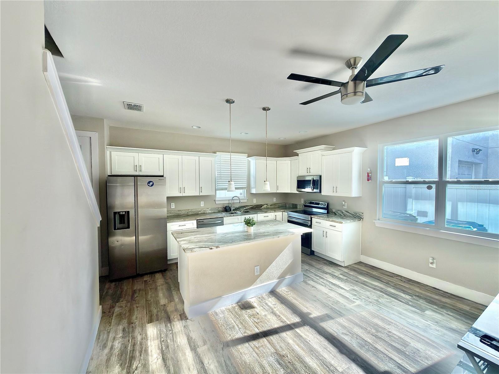 Image 15 of 26 For 909 Randall Street