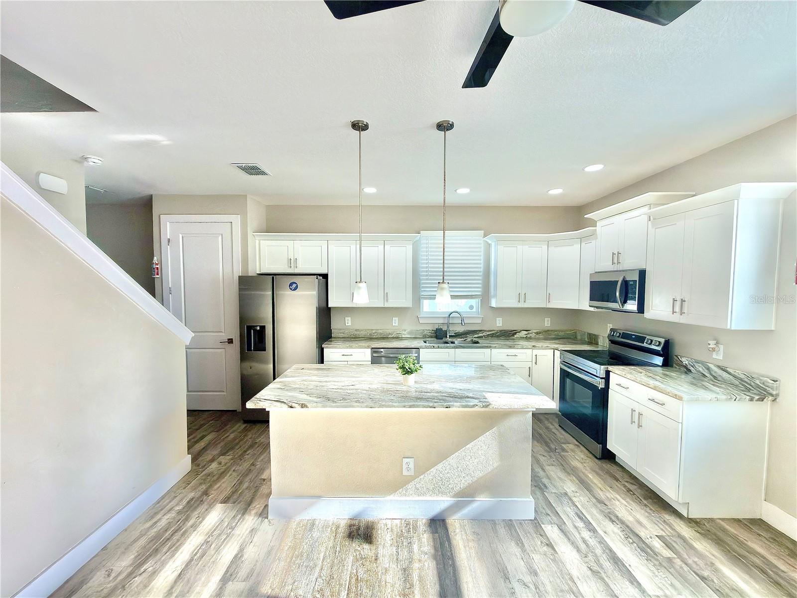 Image 2 of 26 For 909 Randall Street