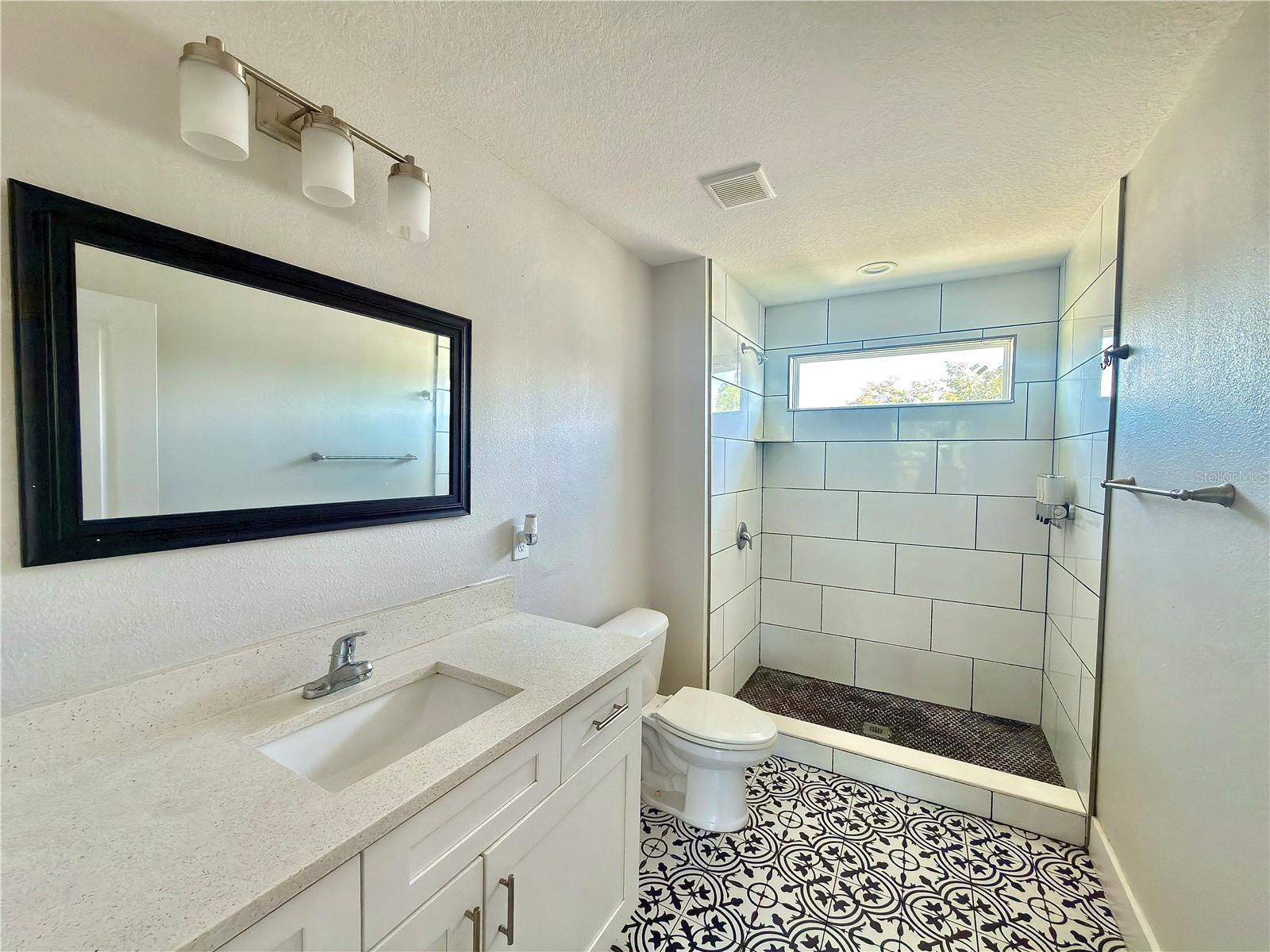 Image 21 of 26 For 909 Randall Street