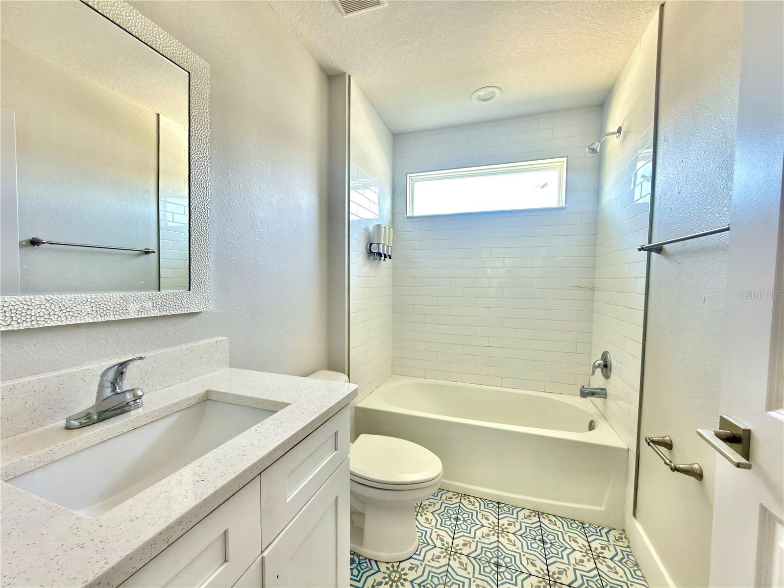 Image 23 of 26 For 909 Randall Street