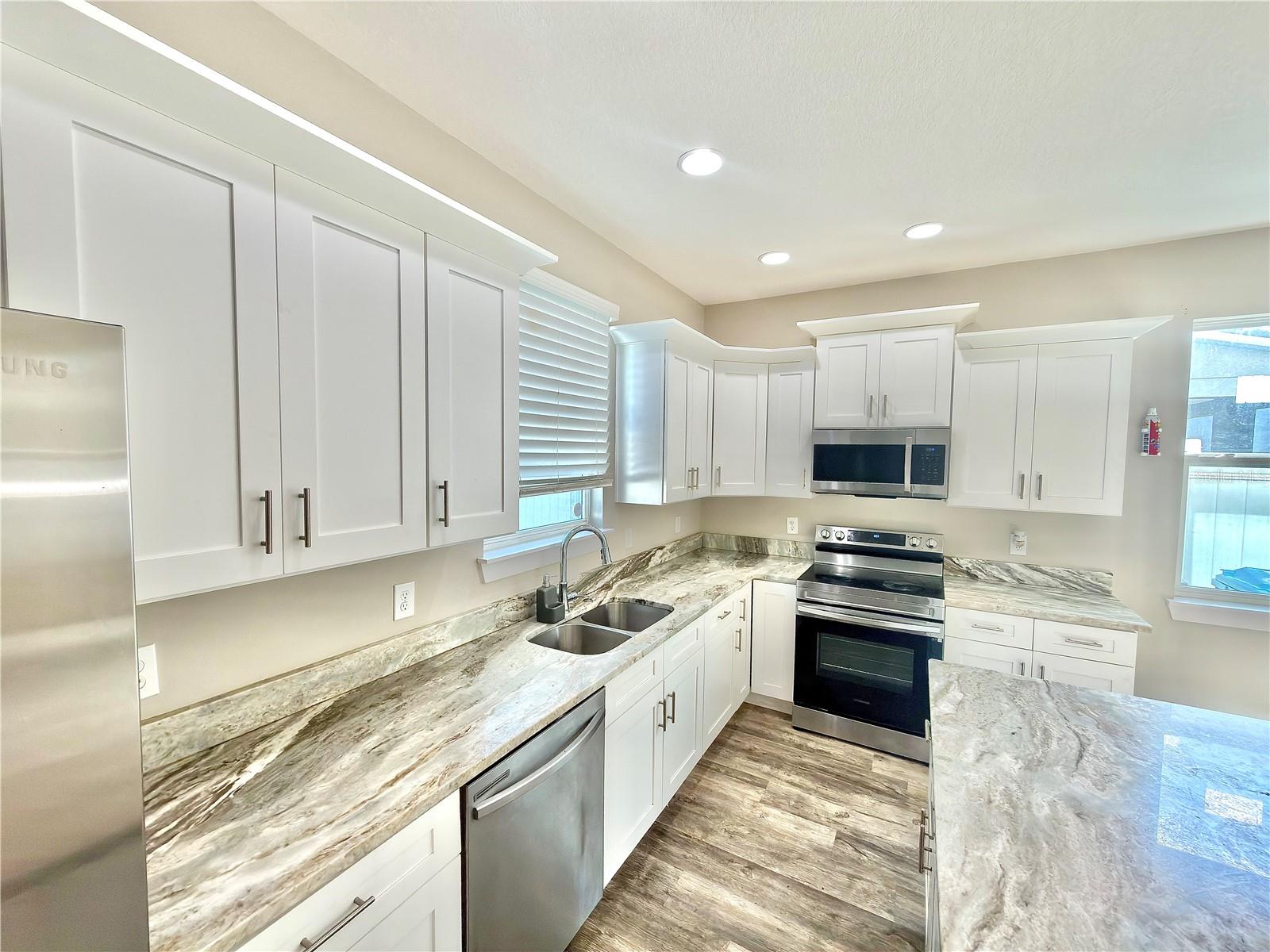 Image 3 of 26 For 909 Randall Street