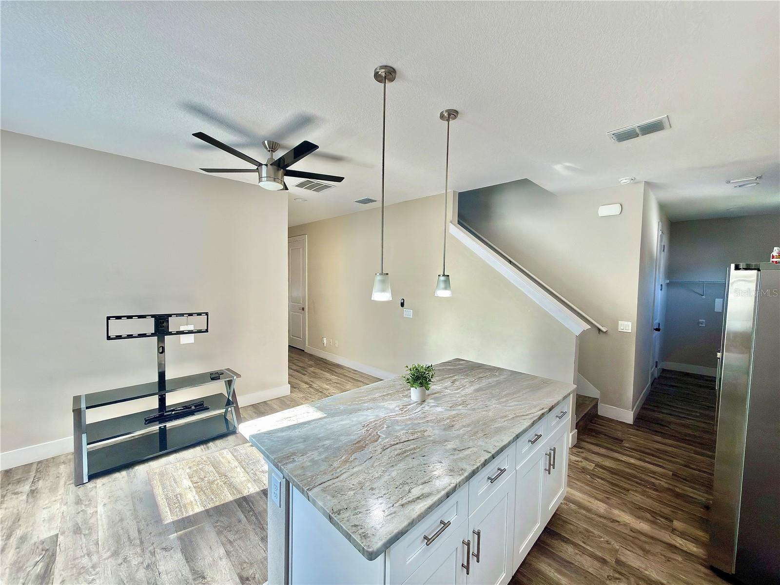 Image 4 of 26 For 909 Randall Street