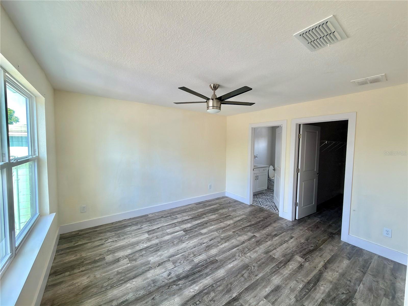 Image 7 of 26 For 909 Randall Street