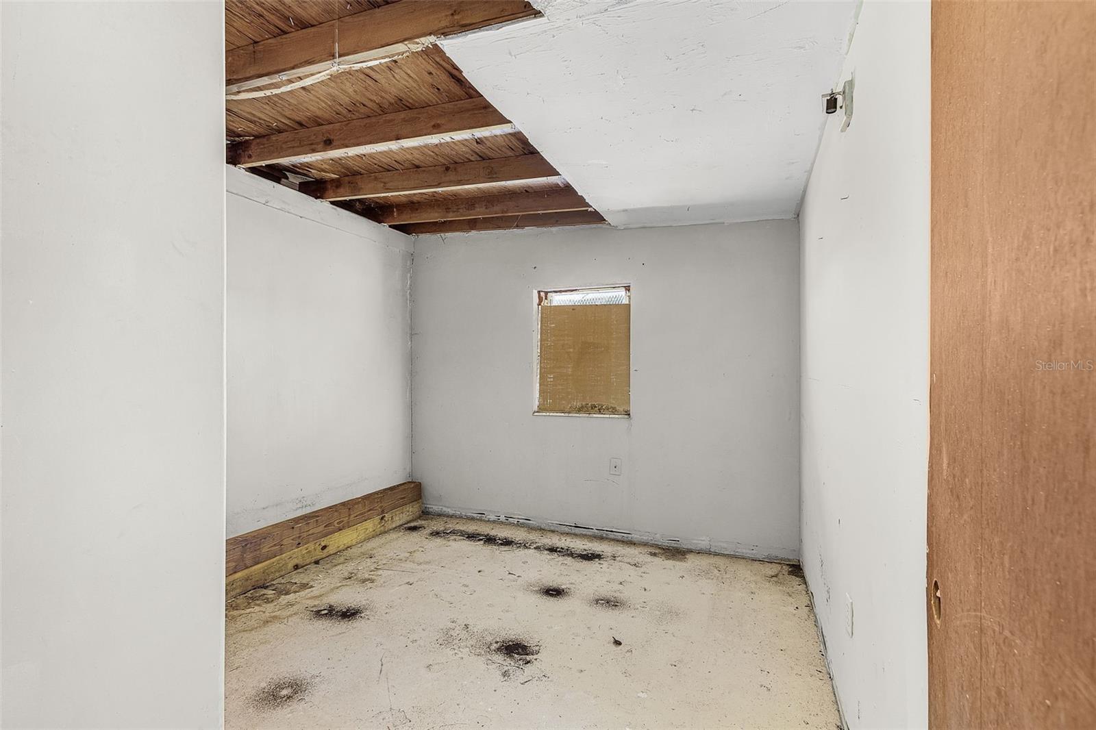 Image 12 of 29 For 23090 Railroad Avenue