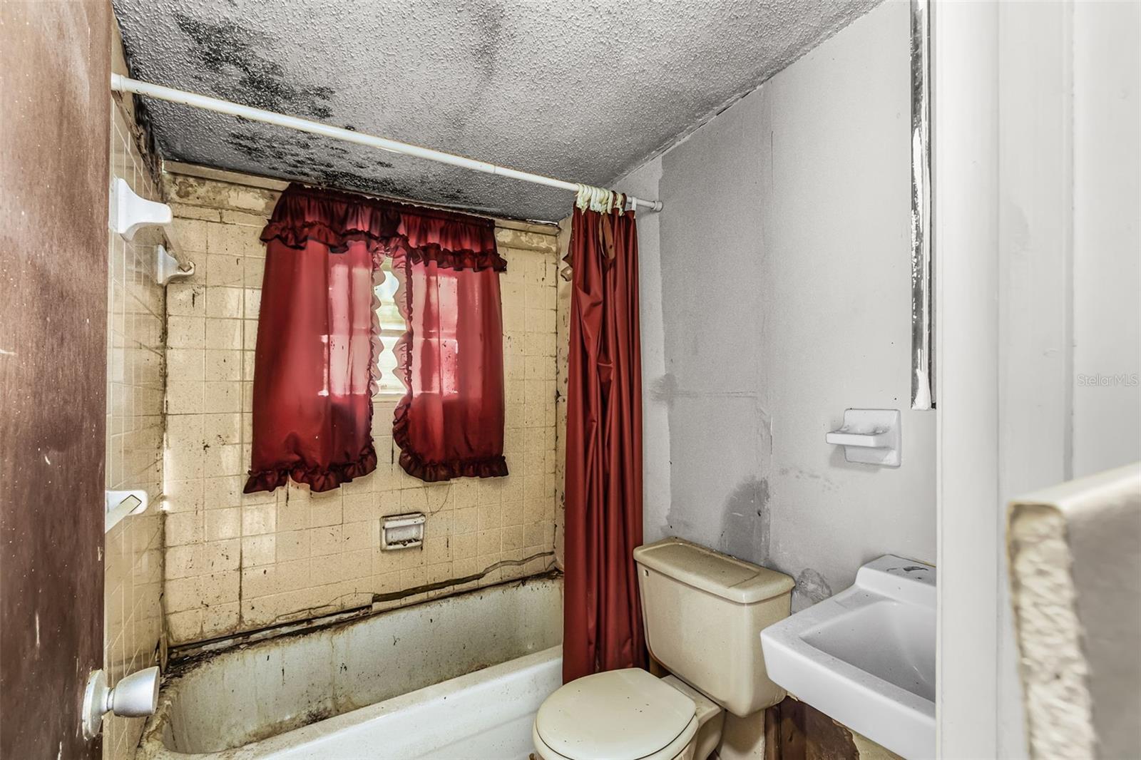 Image 14 of 29 For 23090 Railroad Avenue