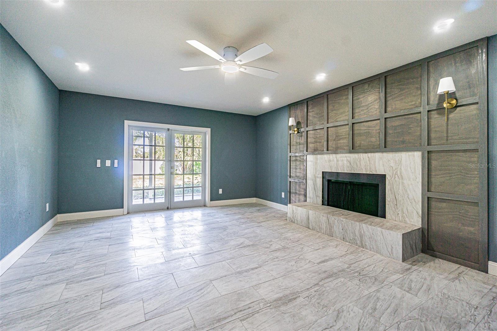 Image 18 of 39 For 6370 Conniewood Square