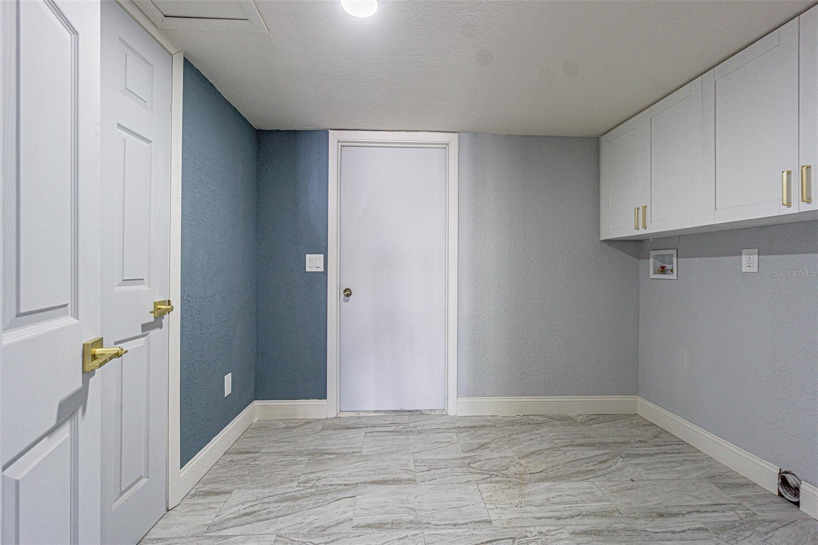 Image 20 of 39 For 6370 Conniewood Square