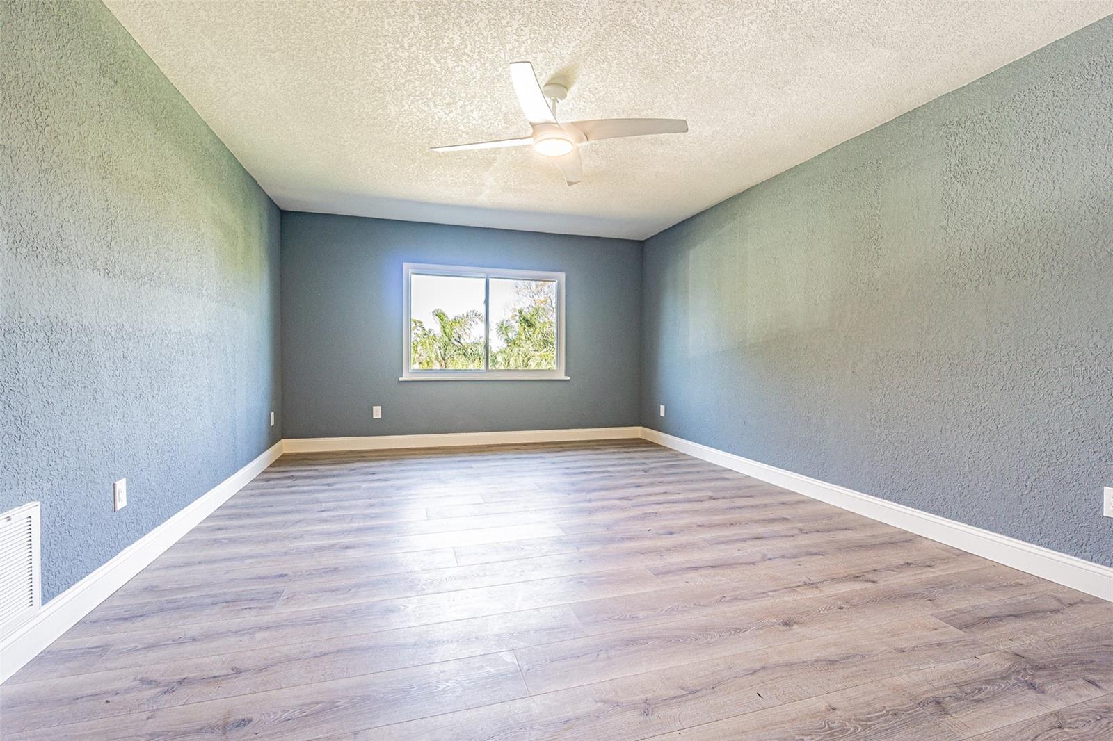 Image 24 of 39 For 6370 Conniewood Square