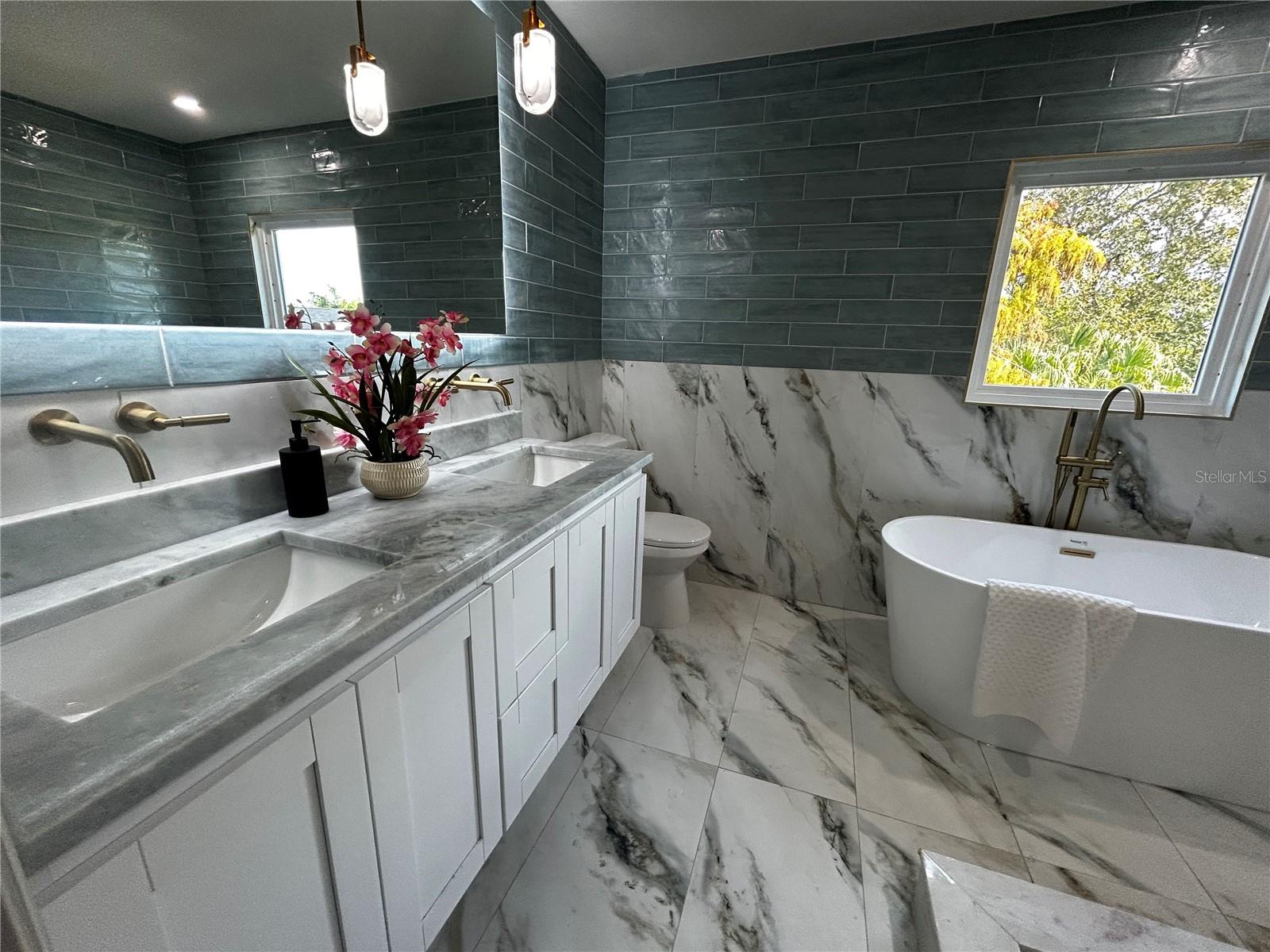 Image 8 of 39 For 6370 Conniewood Square