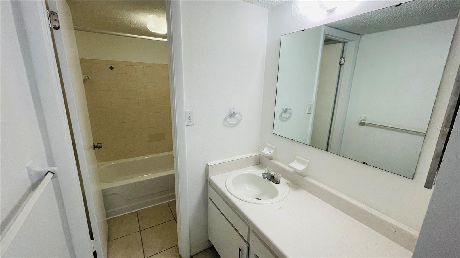 Image 17 of 35 For 7504 Needle Leaf Place 68