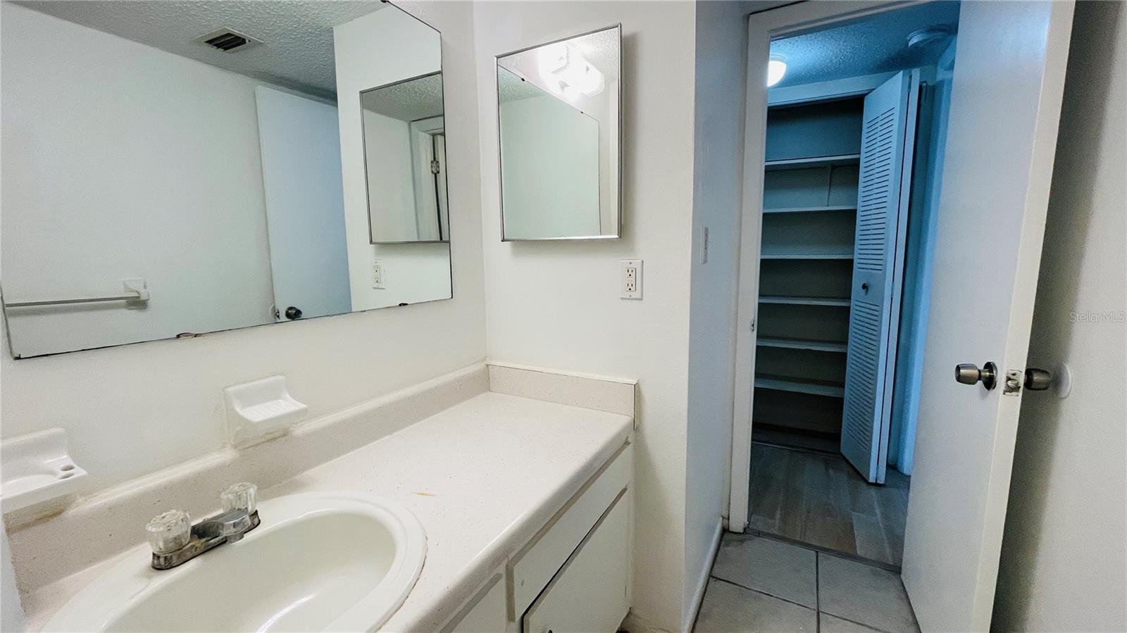 Image 18 of 35 For 7504 Needle Leaf Place 68