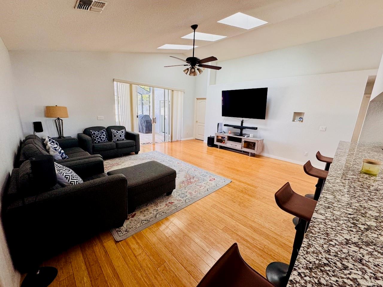 Image 15 of 37 For 709 Hallowell Circle