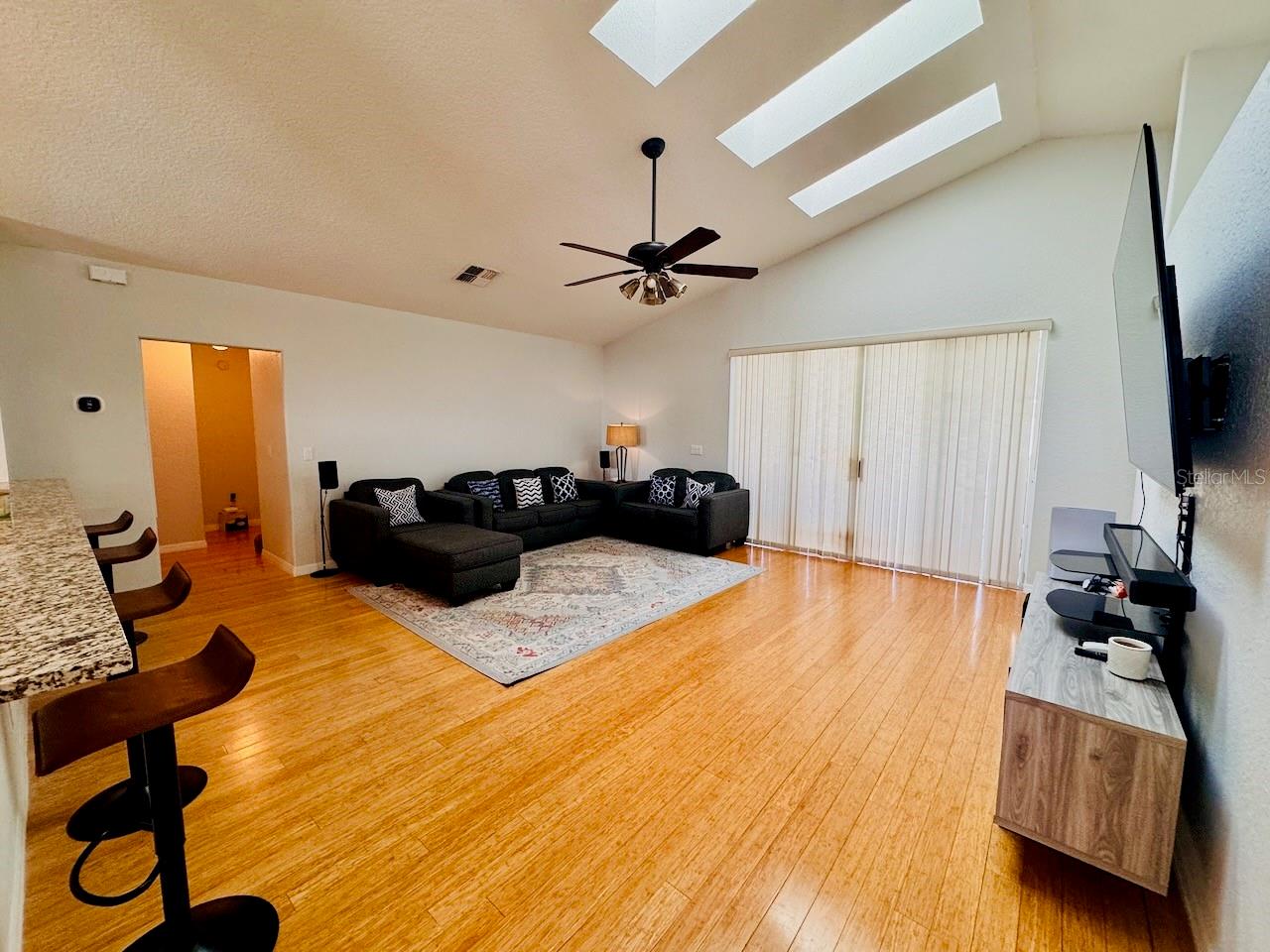 Image 17 of 37 For 709 Hallowell Circle